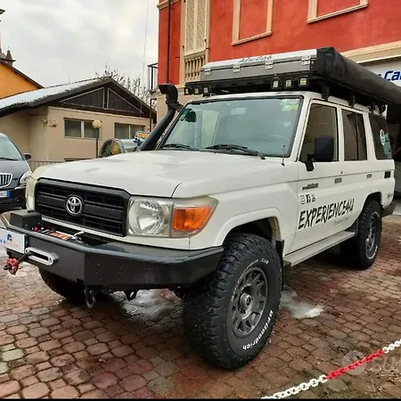 Toyota Land Cruiser Experience4u Úszó hotel